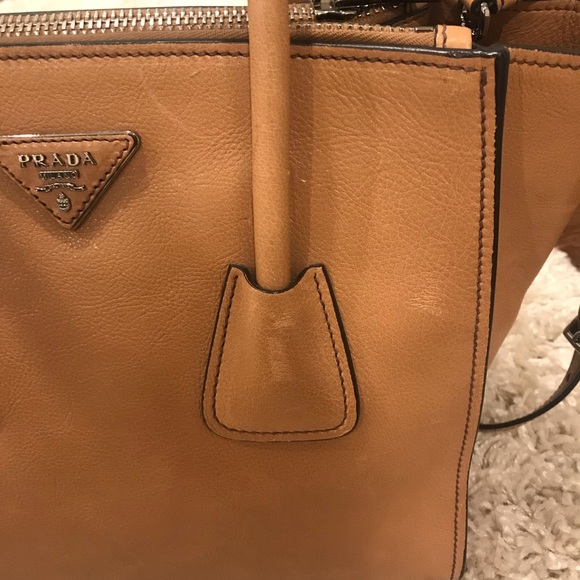 AUTHENTIC BEIGE PRADA PURSE!! - Picture 2 of 7
